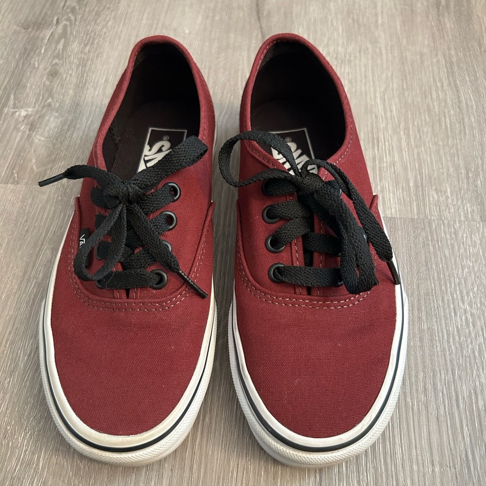 Van’s authentic lace up shoe